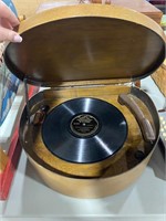 VINTAGE TABLE TOP RECORD PLAYER