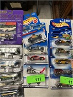 LOT OF 5 HOTWHEELS HOT WHEELS DIECAST CARS