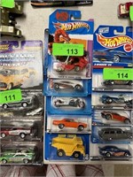 LOT OF 5 HOTWHEELS HOT WHEELS DIECAST CARS