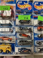 LOT OF 5 HOTWHEELS HOT WHEELS DIECAST CARS