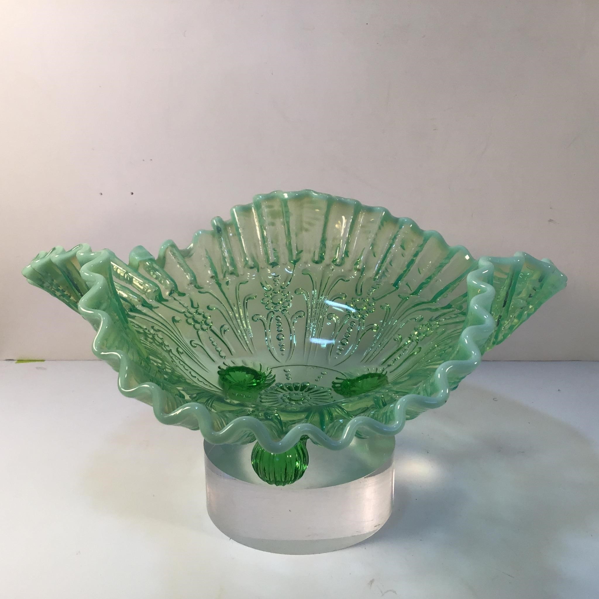 GLASS RUFFLED BOWL