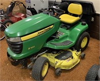 John Deere X320 Riding Lawnmower w/powerbagger