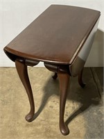 (E) Drop Leaf Side Table, Mahogany 32” x 28” x 25”