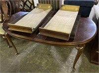 (E) Thomasville Dining Room Table with Pads and 2