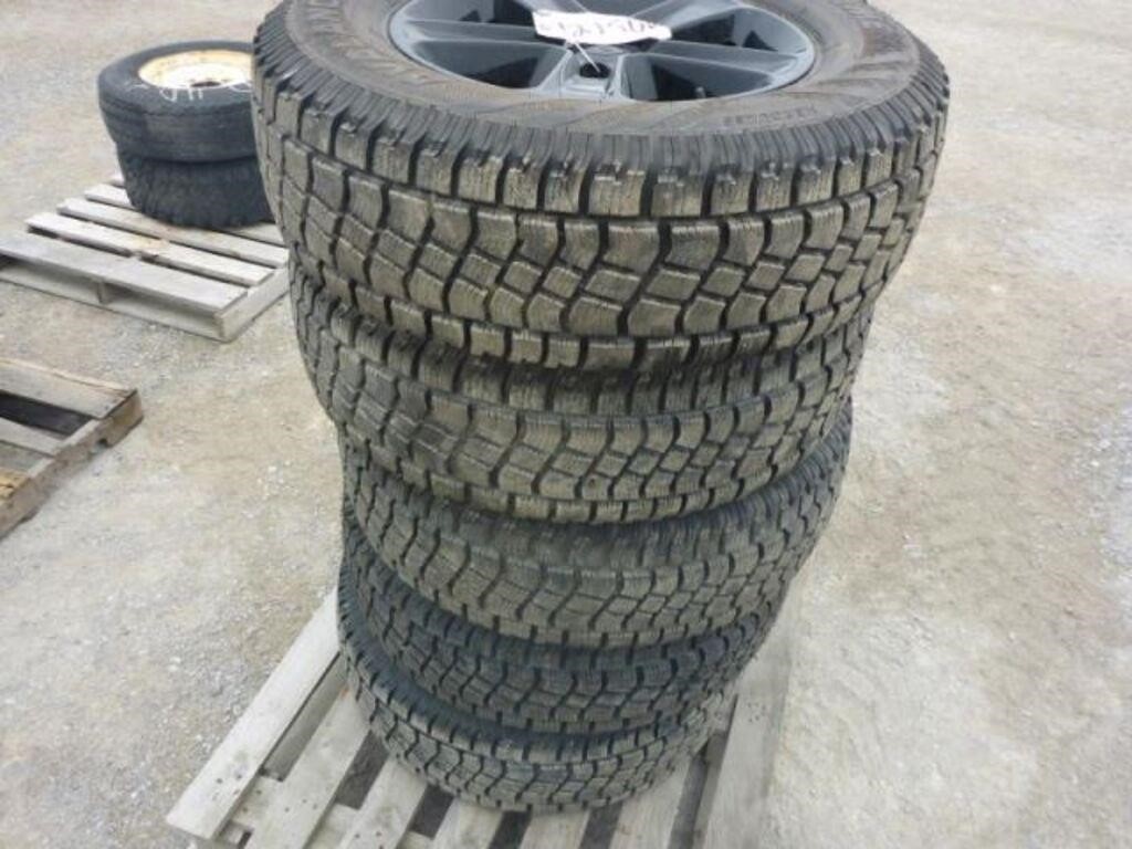 Qty Of (5) Avalanche X-Treme 255/70R18 Winter