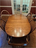Lovely Dining Table with 6 Windsor Back Chairs