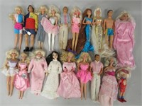 BOX LOT PLAYED WITH BARBIES: