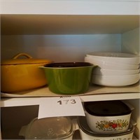 Set of 4 white bowls, 1 green bowl, gold bowl
