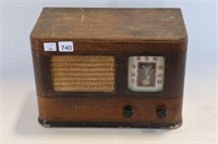 VINTAGE SERENADER RADIO