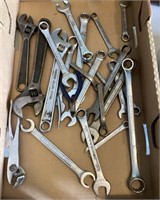 Lot of adjustable & combination wrenches