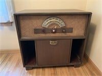 Vintage/antique radio & record player