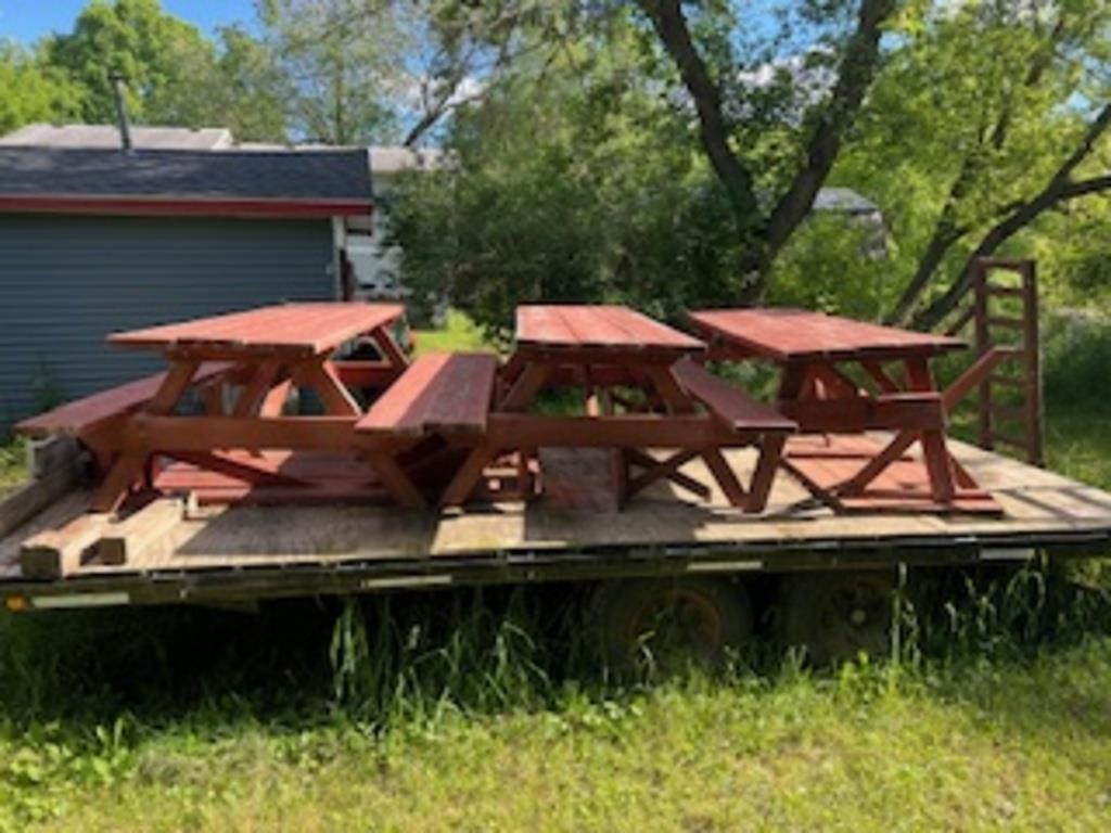 PICNIC TABLES LOT