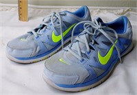 Nike Tennis Shoes Size 9 1/2