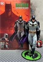 S1 - BATMAN LAST KNIGHT ON EARTH W/ MAGNETIC STAND