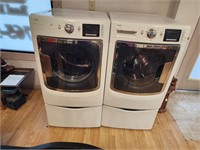 Maytag Ftont Load washer & Drier Set on Pedistals