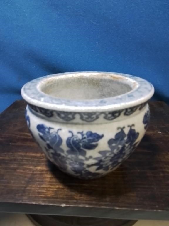 Blue and white Asian style planter 4 inches tall