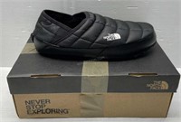 Sz 8 Ladies North Face Shoes - NEW $90