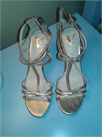 Ladies Shoes VC Signature Heels Size 8 1/2