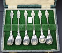 Cased set Edward VII sterling silver teaspoons