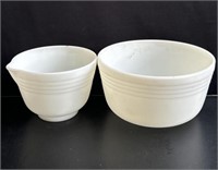 Pair of vintage Pyrex bowls