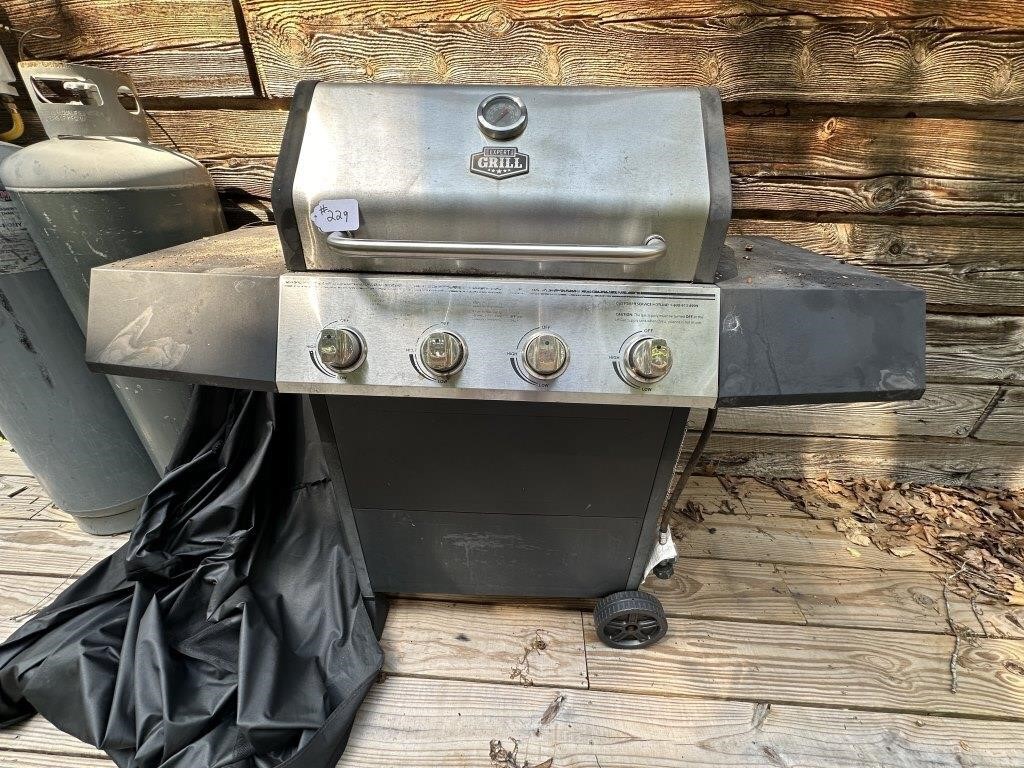 EXPERT GAS GRILL WITH FOUR BURNERS, HAS COVER