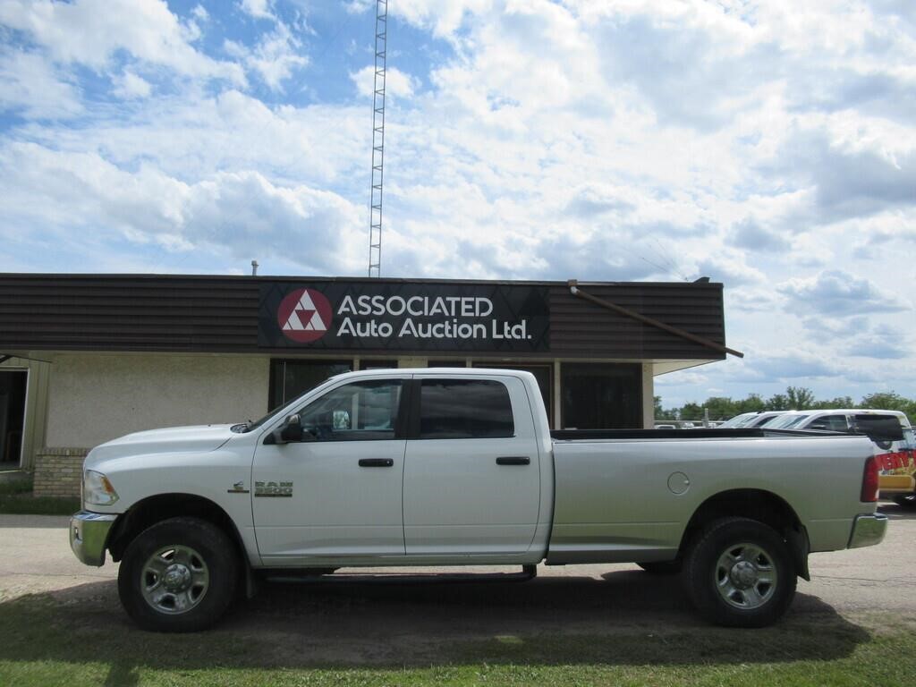 2017 RAM 3500 SLT CREW CAB 4X4