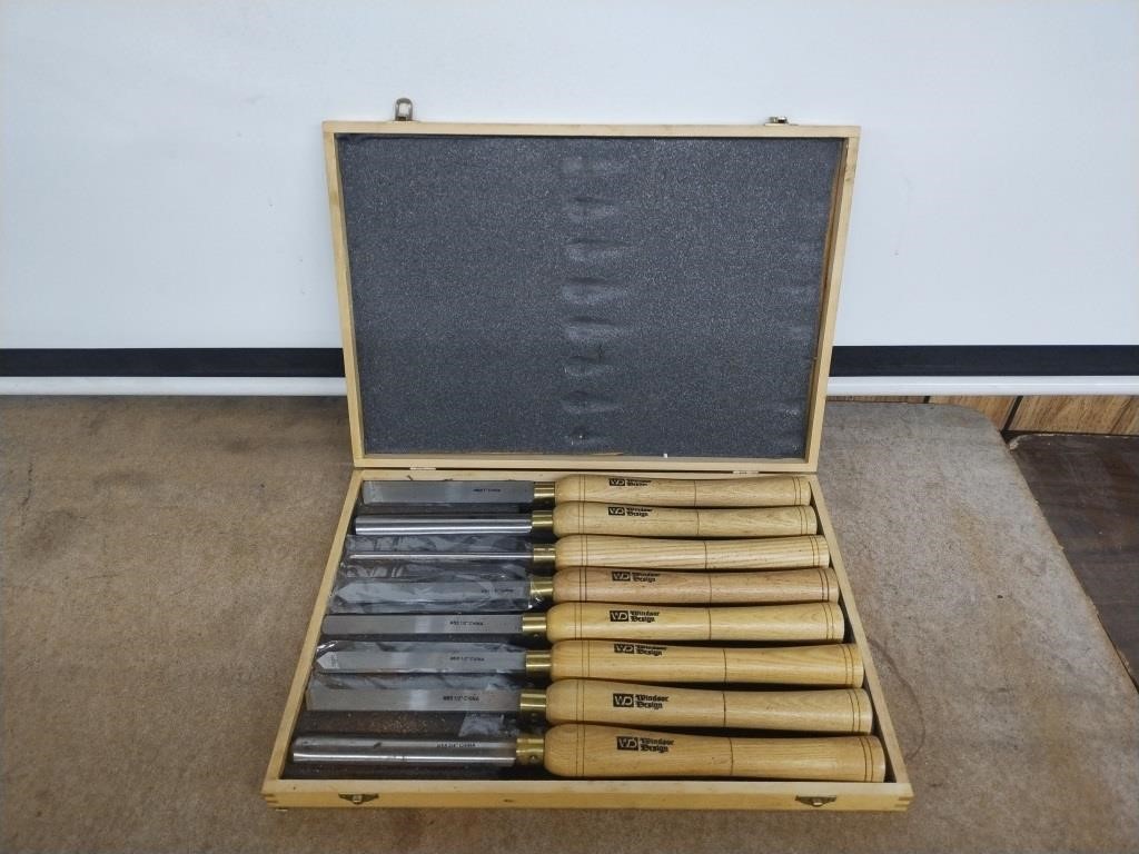 8PC WD WOOD CHISEL SET IN STORAGE BOX