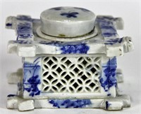 CHINESE BLUE AND WHITE PORCELAIN INK WELL