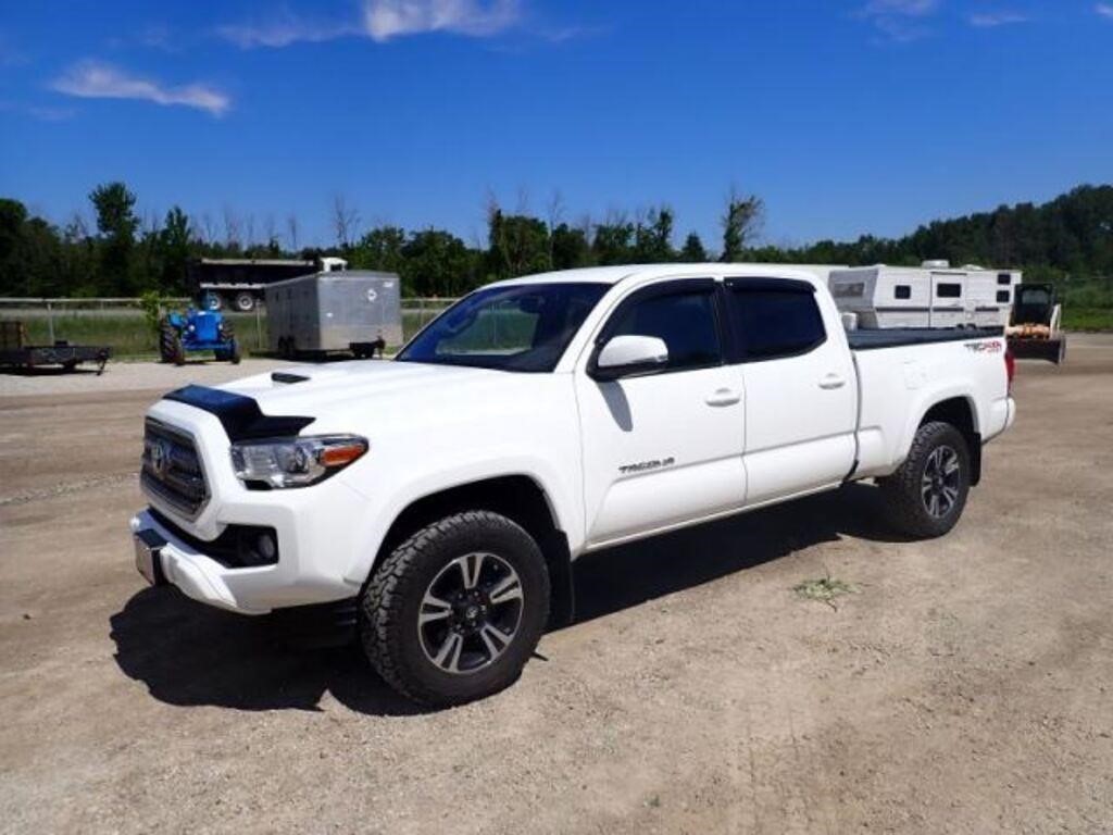 Toyota Tacoma Crew Cab 4x4 Pickup Truck