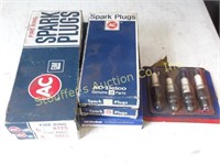 Assorted boxes of spark plugs - fire ring 84TS,