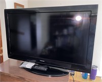 Toshiba 40" Flat Screen Television w/ Remote