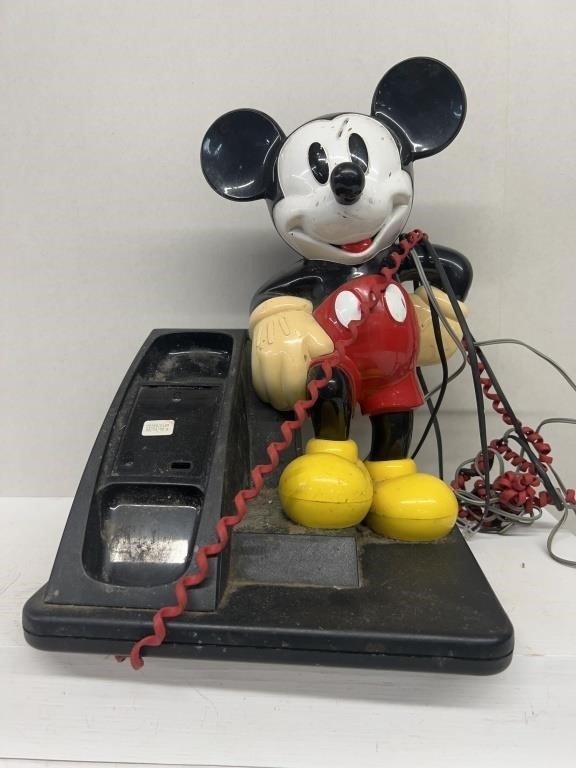 Mickey Mouse phone missing part