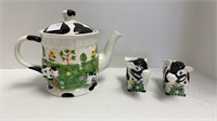 Cow kettle with salt and pepper shakers