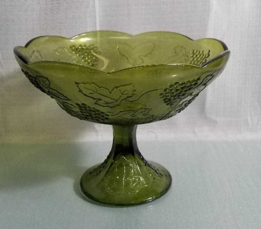 10in Green Glass Bowl on Pedestal- Grape