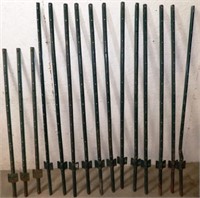 (17) Light-Duty Garden T-Posts / Fence Posts