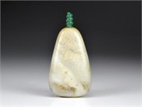 CHINESE CARVED GREY JADE PEBBLE FORM SNUFF BOTTLE