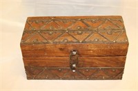 Wooden box w/ apex top