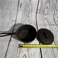 2 Quart Cast Iron Pot with heat ring and Lid