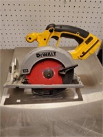 DEWALT 6.5" CORDLESS CIRCULAR SAW, DC390