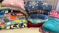 13) Fleece Blankets & 2 Kids fleece Sleeping Bags