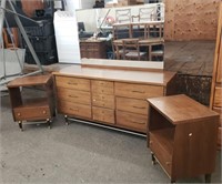 Mid Century Modern Bassett 9 Drawer Dresser w/