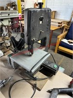 B & D 7.5" Power Band Saw