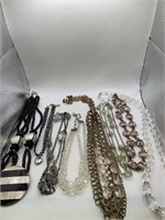 NECKLACE  LOT OF 8
