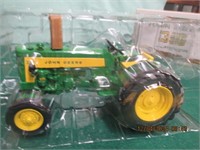 1/16 JOHN DEERE 330 UTILITY -NIB