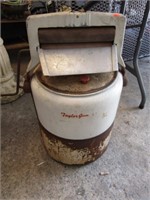 VINTAGE TAYLOR JR WORKING WRINGER WASHING MACHINE