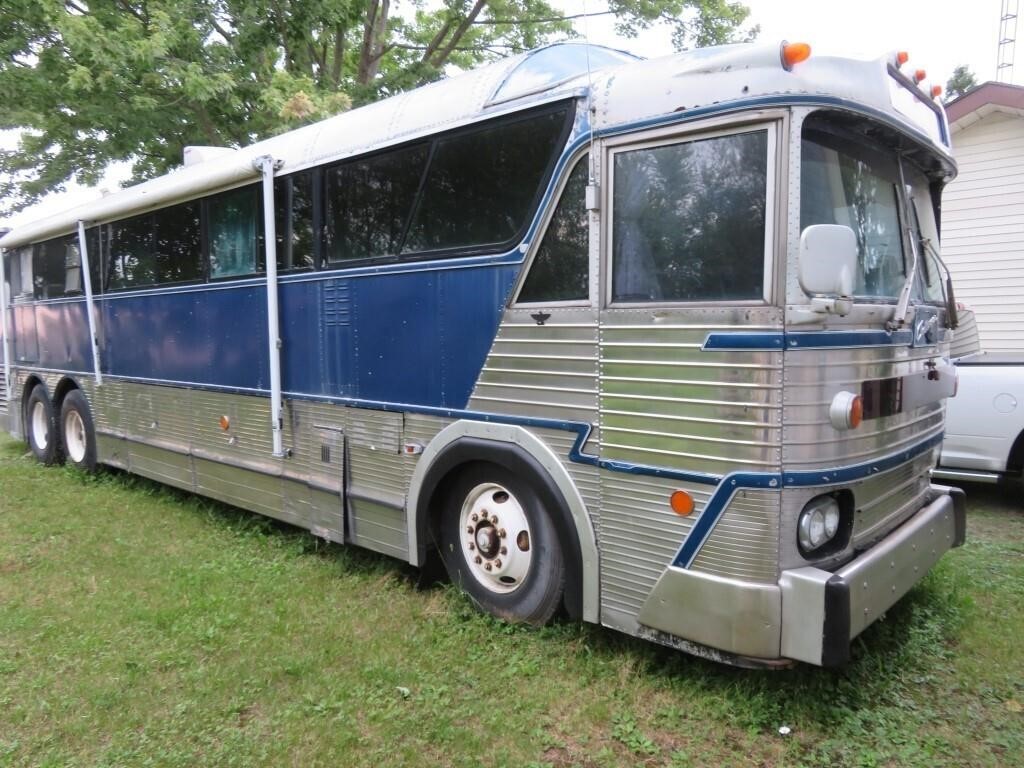 1971 Grey Hound bus with Detroit Diesel eng,