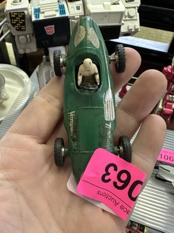 VTG DINKY TOYS VANWALL CAR