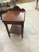 Gorgeous 1 drawer side table. 22 x 22 x 36