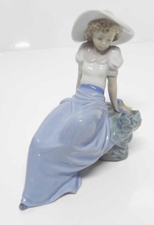 NAO LLADRO 'LISTENING TO BIRDS SONG' 1042