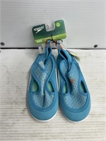 Size Lg 9-10 speedos kids swim shoes